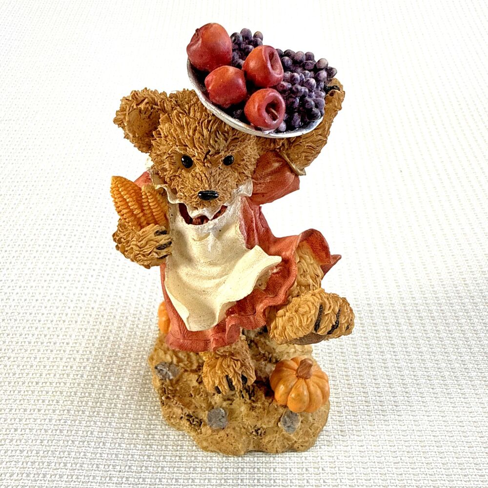 Kuddles Korner - 11768 - Fall Harvest Bear - Girl Carrying Fruit 2002 - Vintage